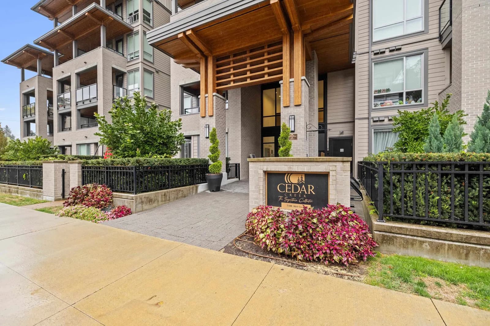 #617 7588 16TH STREET, Burnaby, BC photo 2