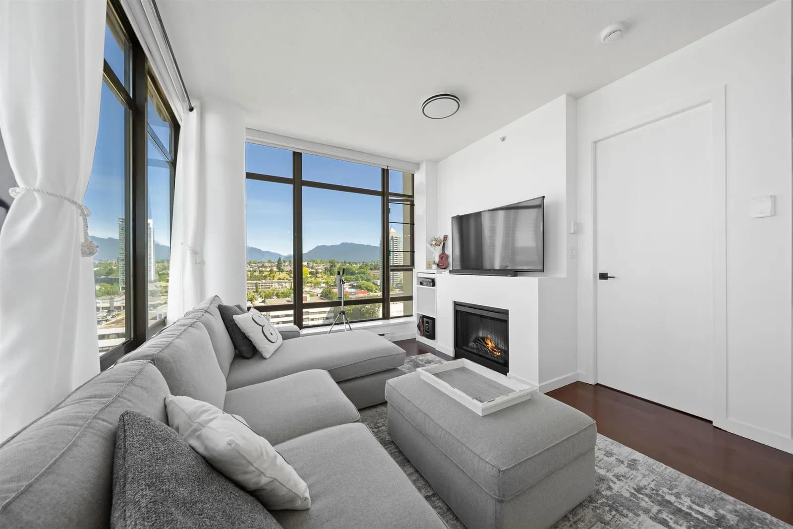 #1801 4250 DAWSON STREET, Burnaby, BC photo 4