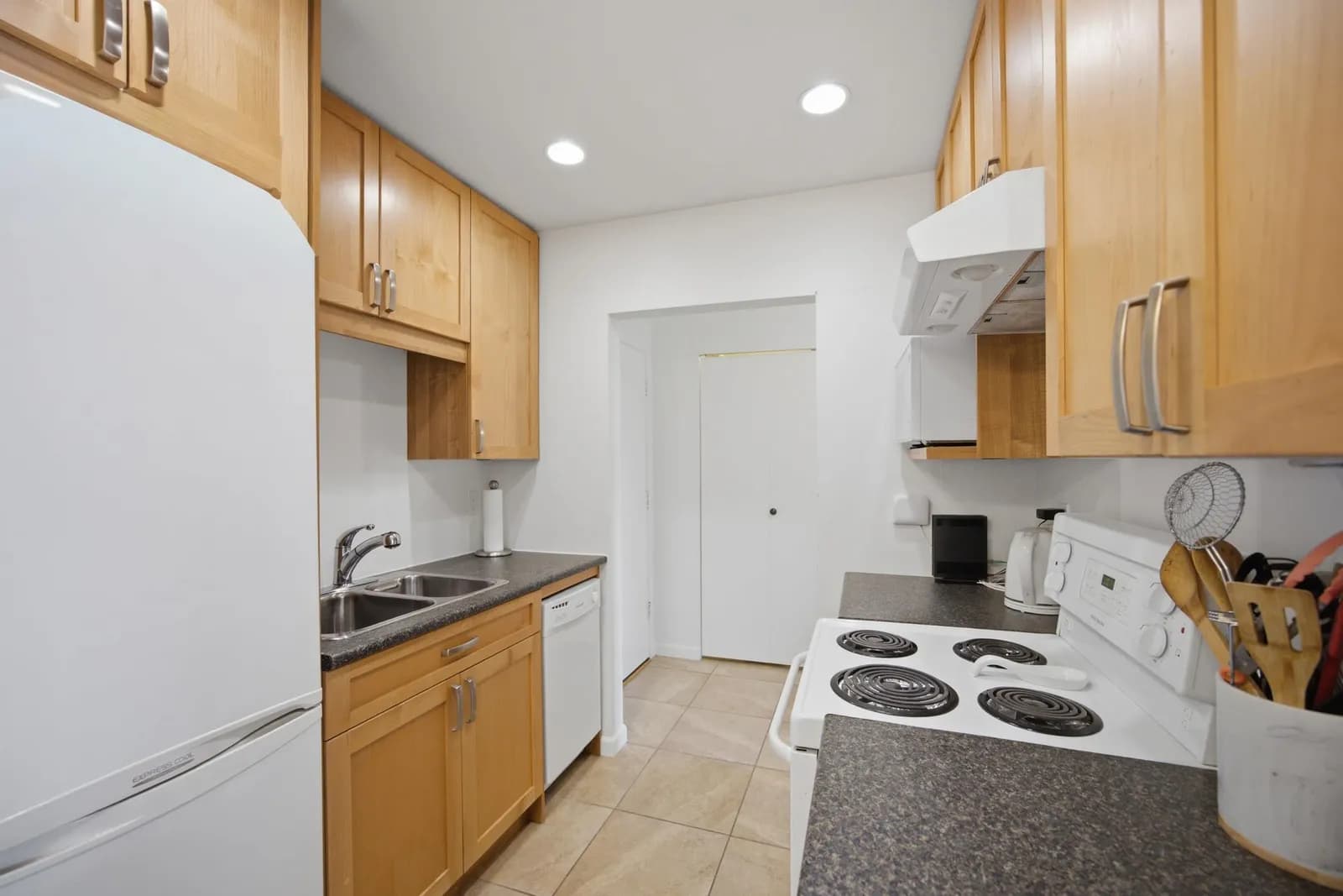 #307 2710 LONSDALE AVENUE, North Vancouver, BC photo 3
