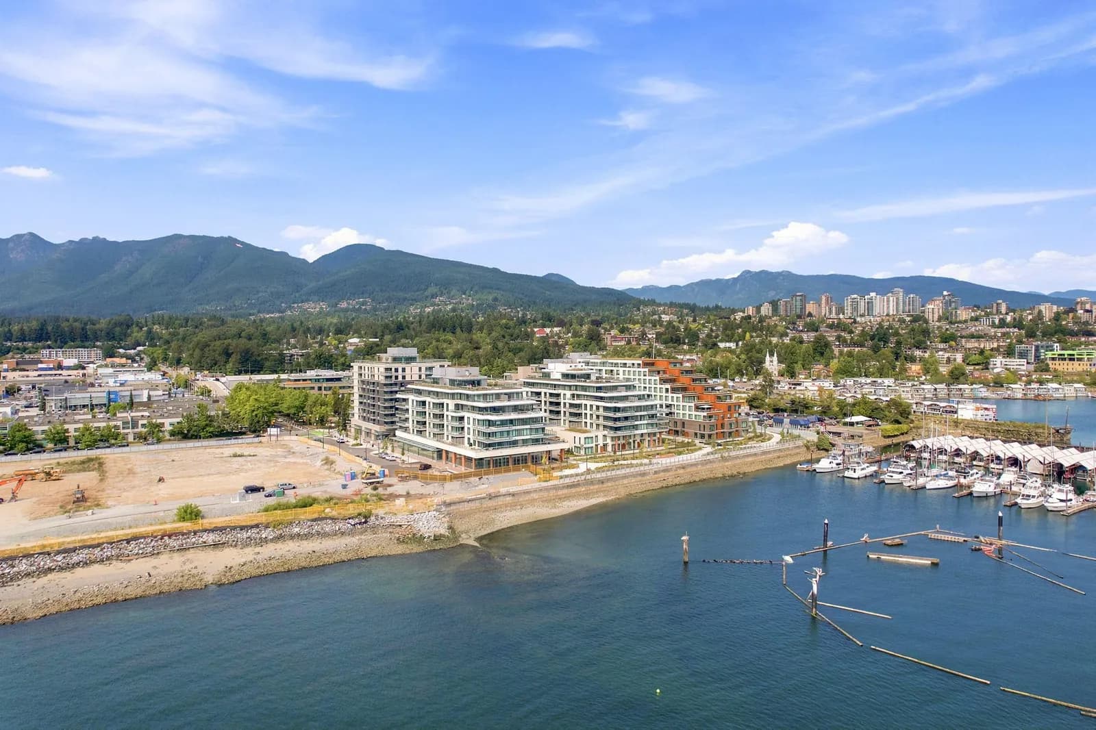 785 HARBOUR WAY, North Vancouver