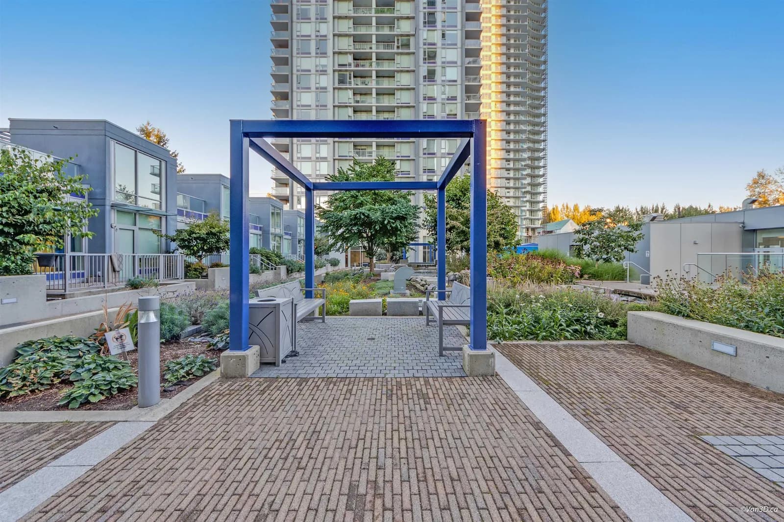 13696 100 AVENUE, Surrey, BC photo 3