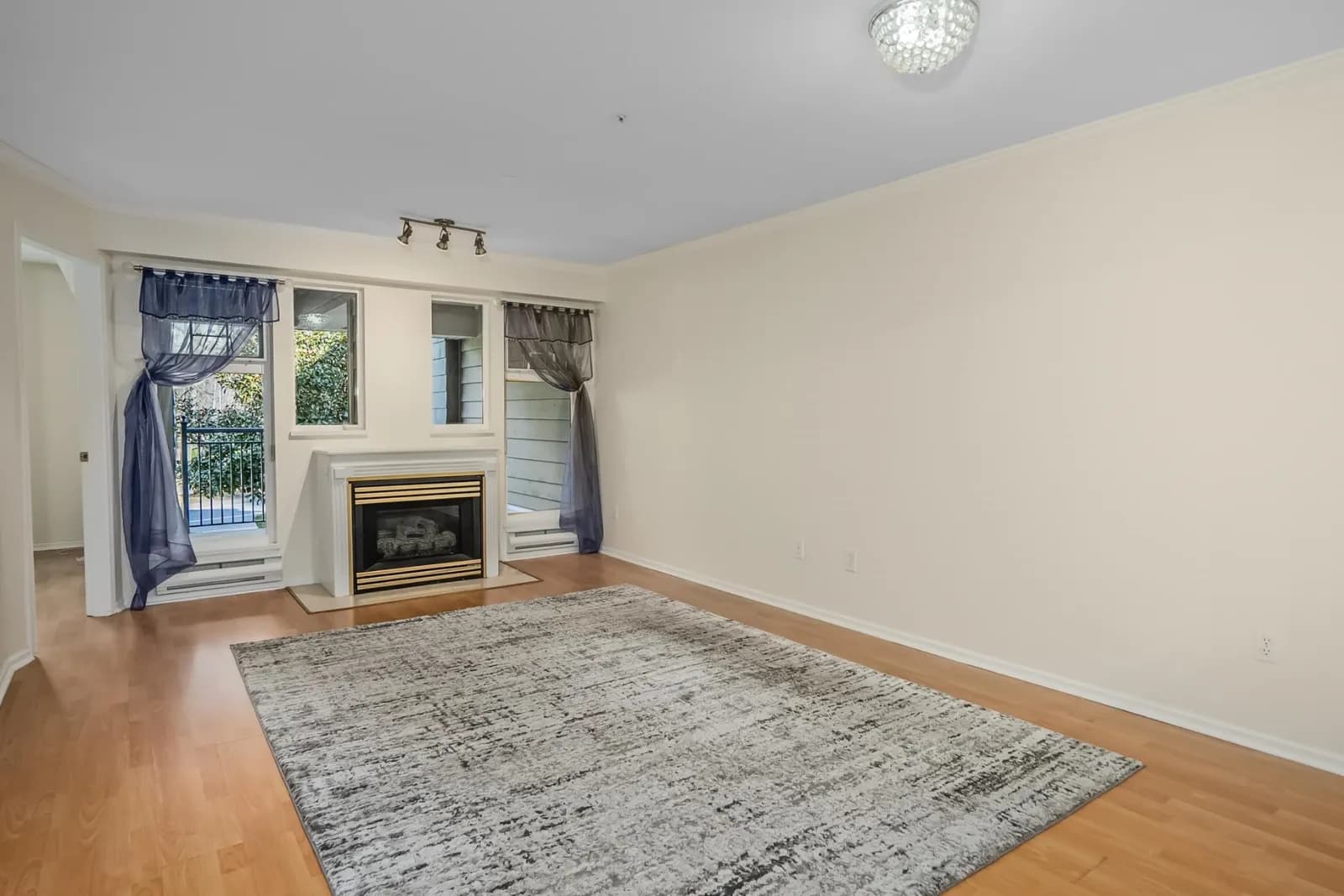 #212 1200 EASTWOOD STREET, Coquitlam, BC photo 2