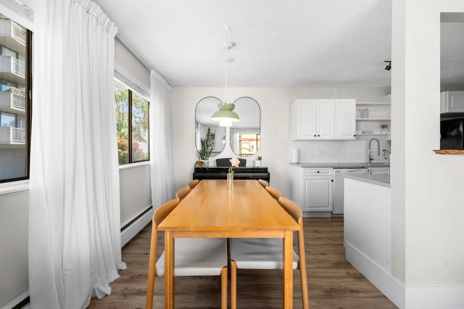 #202 1610 CHESTERFIELD AVENUE, North Vancouver, BC photo 3