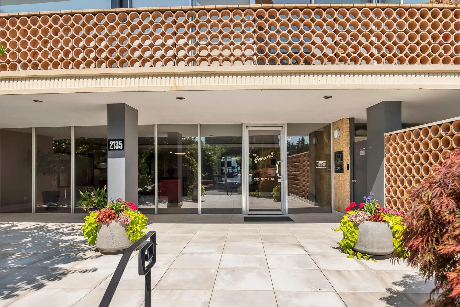 #101 2135 ARGYLE AVENUE, West Vancouver, BC photo 2
