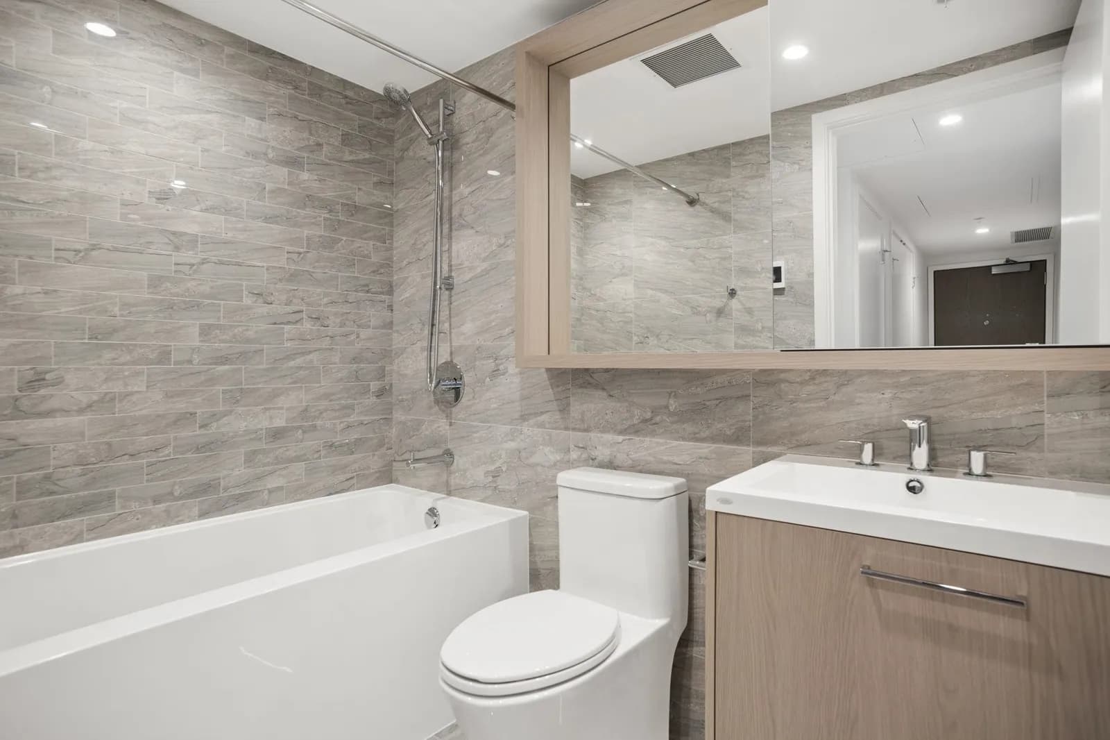 #1206 6608 SUSSEX AVENUE, Burnaby, BC photo 4