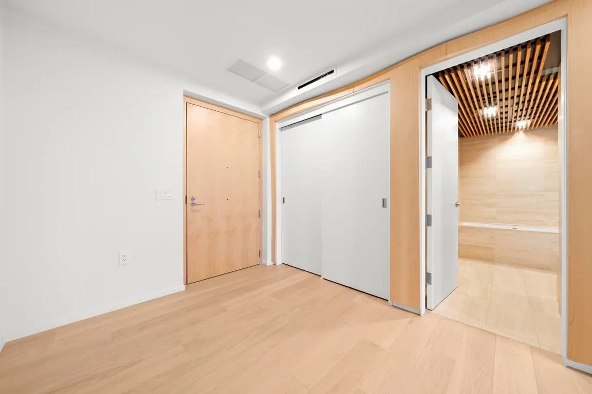 #802 1568 ALBERNI STREET, Vancouver, BC photo 2