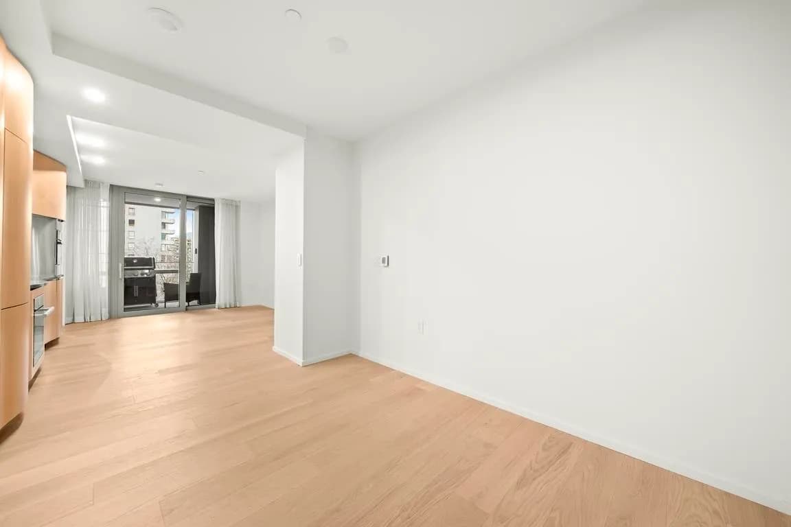 #802 1568 ALBERNI STREET, Vancouver, BC photo 3