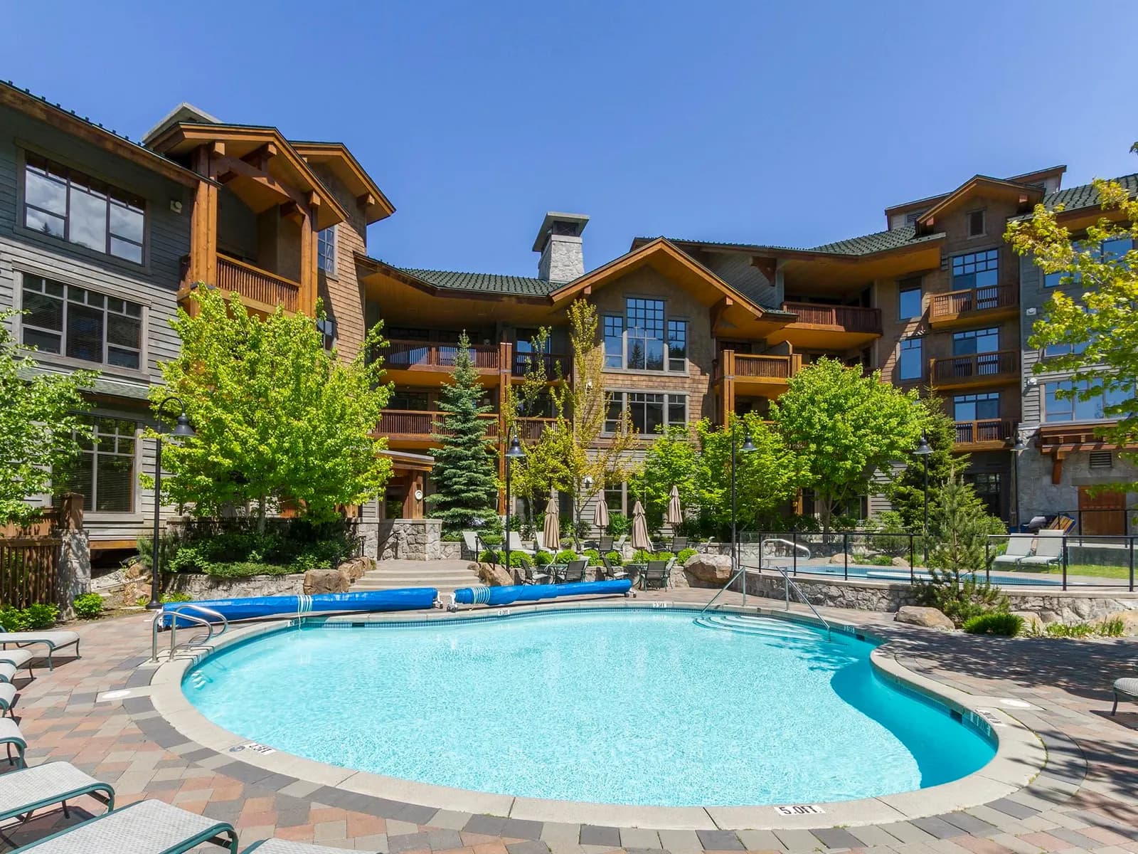 #303 2202 GONDOLA WAY, Whistler, BC photo 2