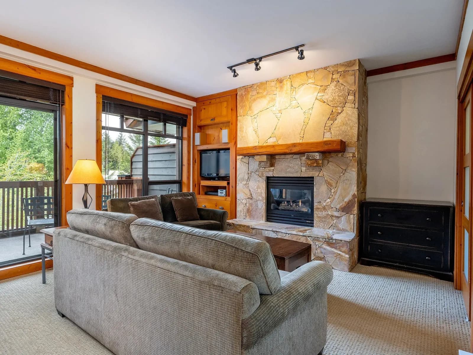 #303 2202 GONDOLA WAY, Whistler, BC photo 4