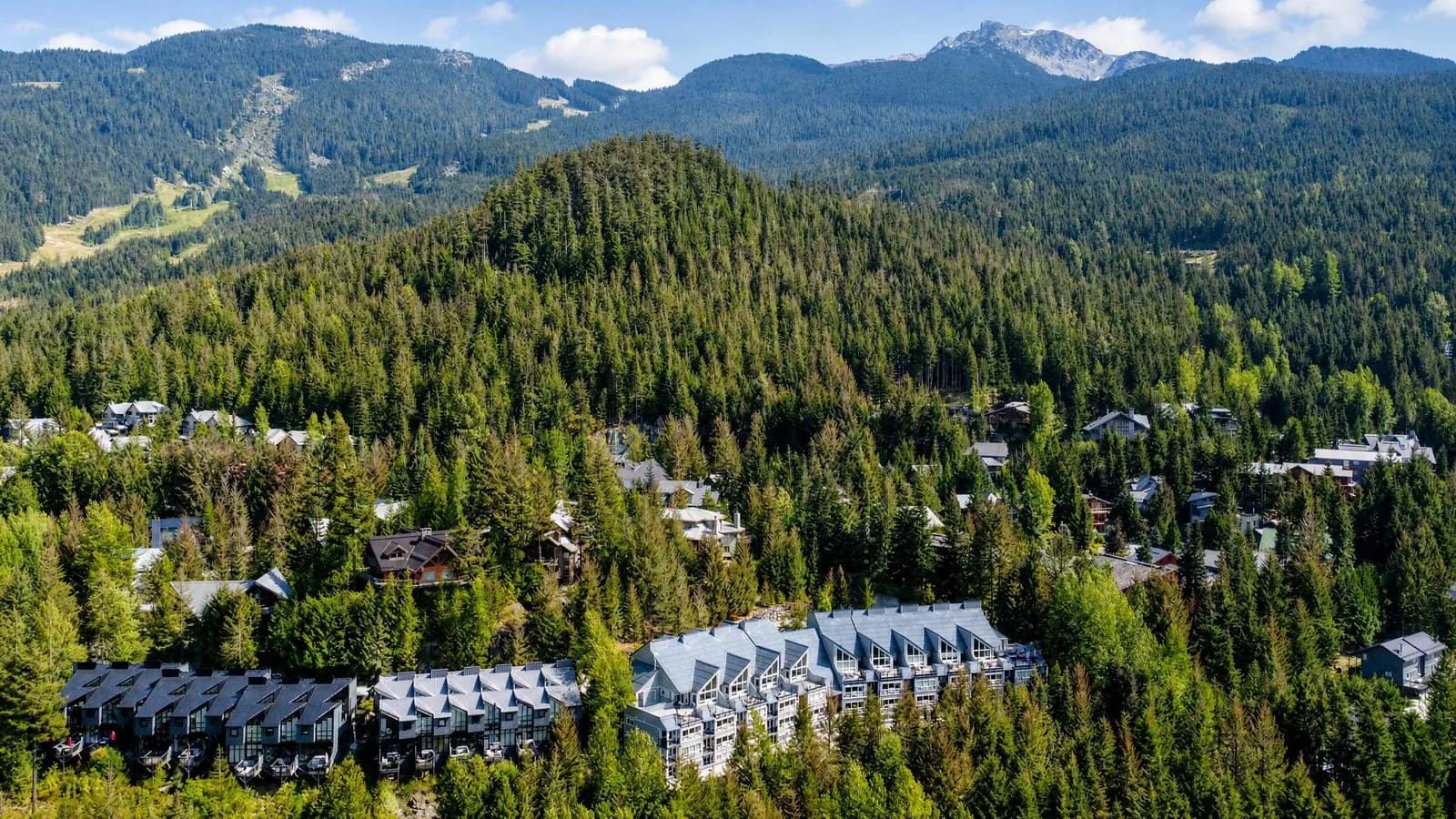 2221 GONDOLA WAY, Whistler