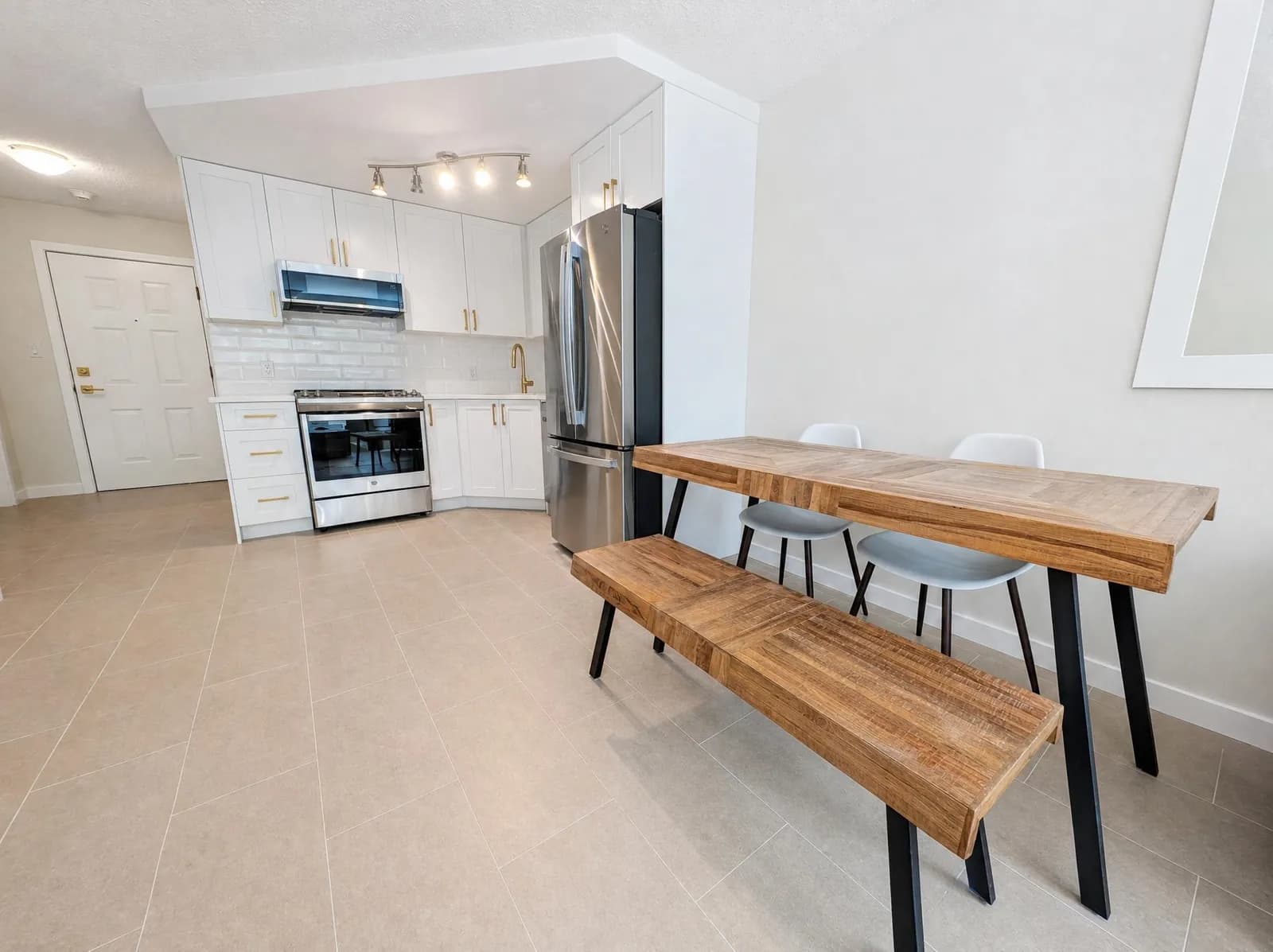 #107 2221 GONDOLA WAY, Whistler, BC photo 3