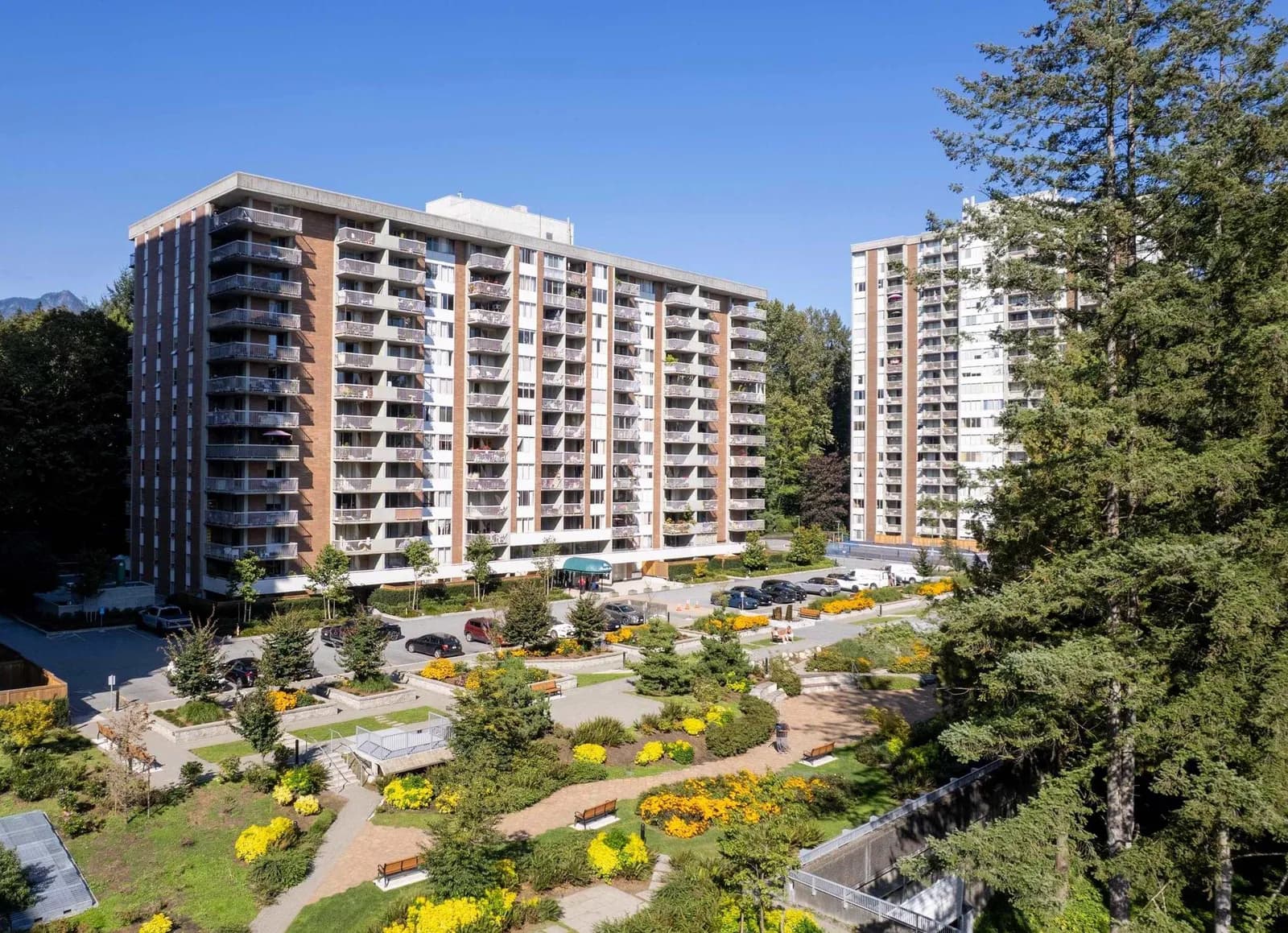 2012 FULLERTON AVENUE, North Vancouver